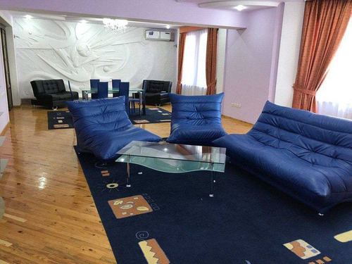 4-xonali kvartira, 270 m²