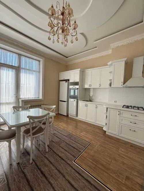 3-xonali kvartira, 150 m²