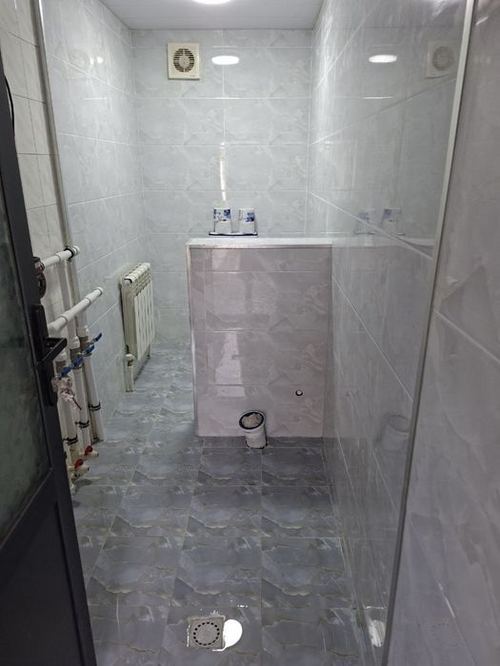 6-xonali kvartira, 3 m²
