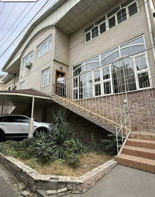12-xonali uy, 900 m²