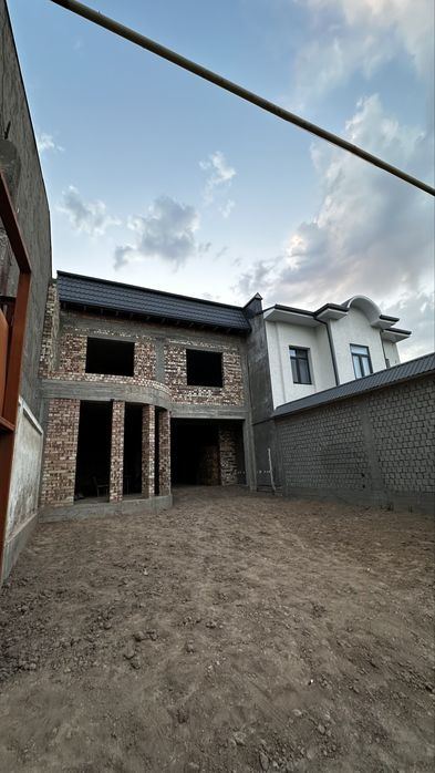 7-xonali uy, 320 m²