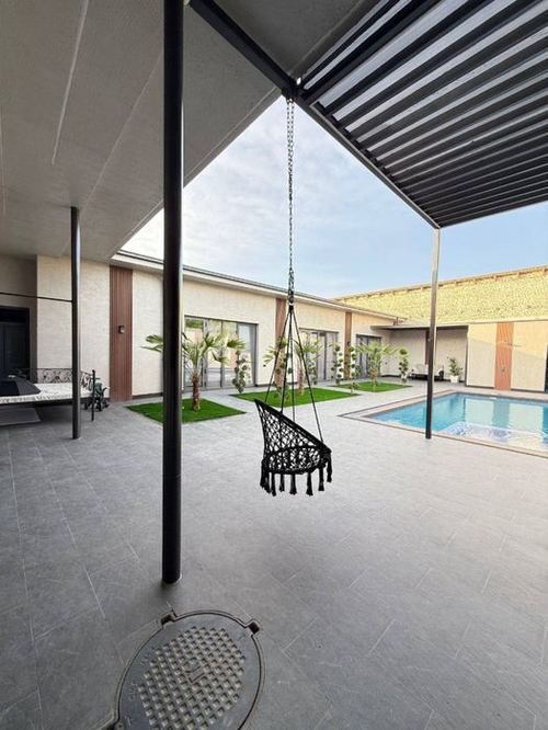 8-xonali uy, 300 m²