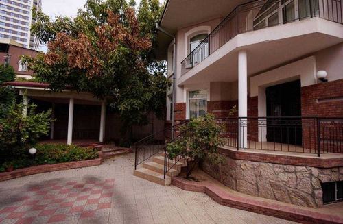 6-room house, 360 m²