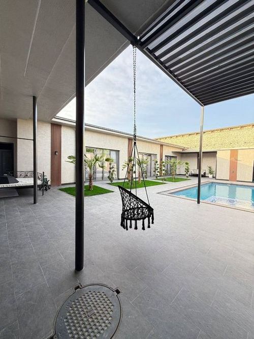 8-xonali uy, 300 m²