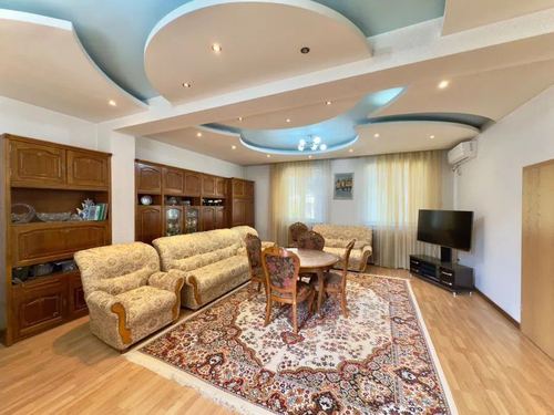 4-xonali uy, 310 m²