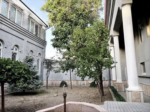 12-xonali uy, 600 m²
