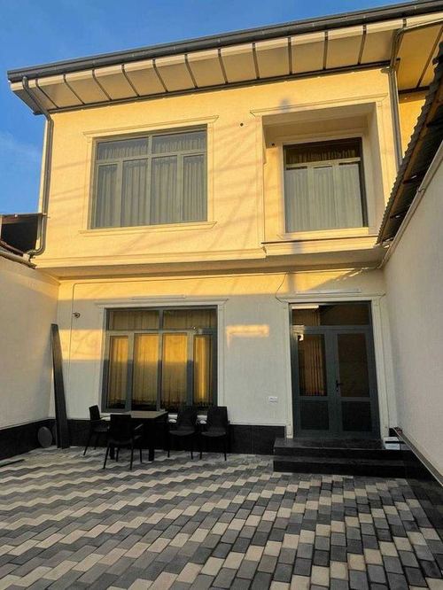 6-room house, 300 m²
