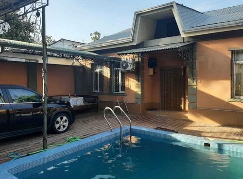 3-room house, 300 m²