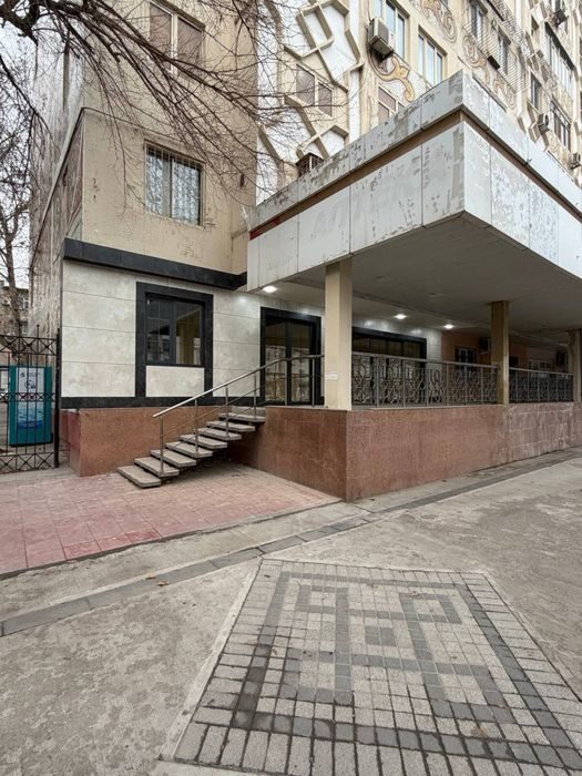 1-я линия улица Нукусская Гламур бутик площадь: 65м2