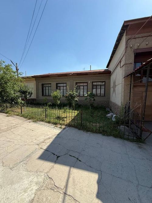12-room house, 8 m²