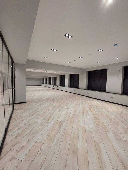1 я линия, Сдаётся в аренду нежилое помещение, 325 м²
