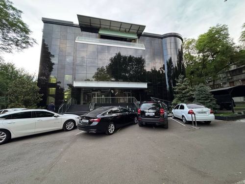 Ойбек офис аренда 520 м2 можно половину или целиком, парковка есть