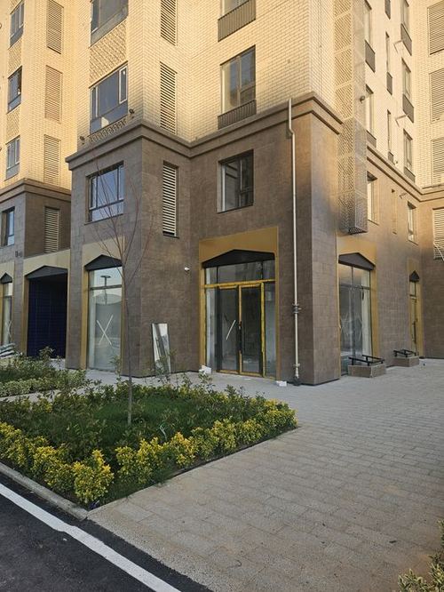 Угловое помещение напротив Корзинки на 1 этаже ЖК ОзМакон, 3 окна