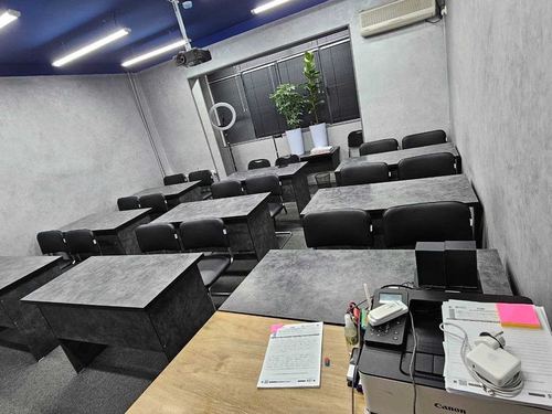 Darxon - ofis arenda, o'quv markaz. Hamid Olimjon metrodan chiqishda.