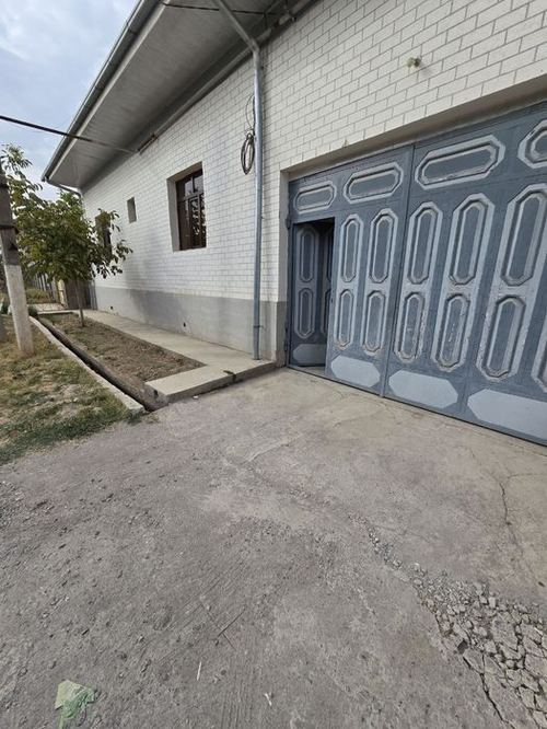 3-room house, 240 m²