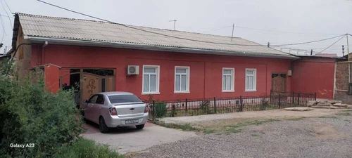 9-комнатный дом, 300 м²