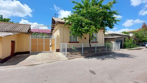 8-комнатный дом, 650 м²