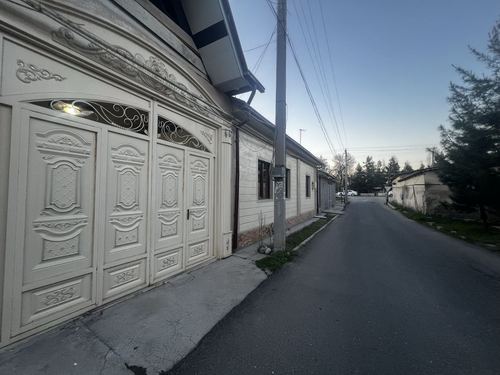 6-xonali uy, 10000 m²