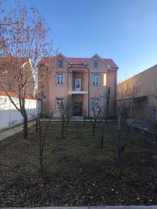 7-room house part, 572 m²