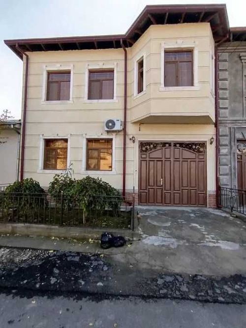 6-room house, 300 m²