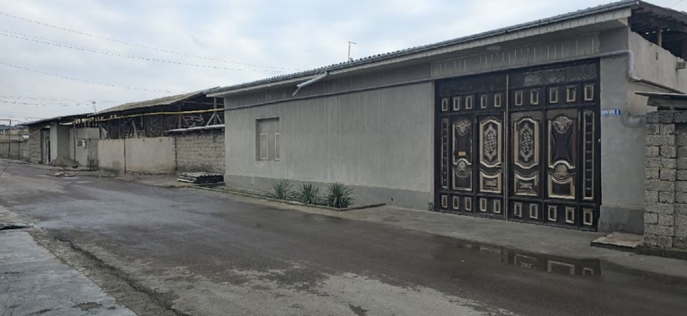 Yer sotiladi 17 sotik uyjoyiham bor 10 honasi bor