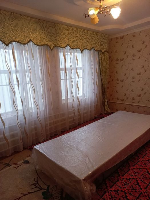 6-xonali uy, 1600 m², Красногорск, sotuvga