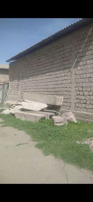 Участок 3 соток . полностью огорожен забором