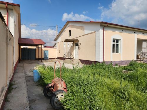 Xovli (участка) sotiladi 6 sotix 4 xona 
Manzil: Bektemir