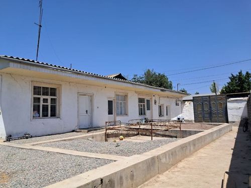 Hovli uy soriladi