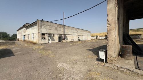 The factory space of 62,000 square meter with refrigerator for 500 ton