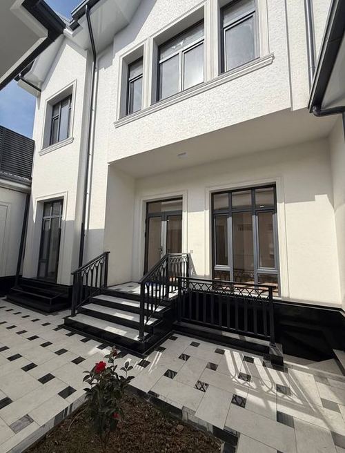 6-комнатный дом, 295 м²