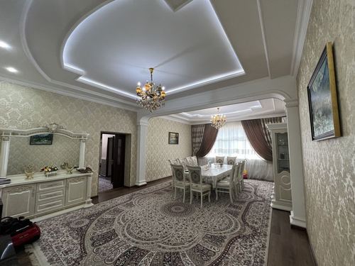 7-комнатный дом, 600 м²