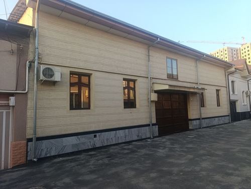 12-комнатный дом, 7677 м²