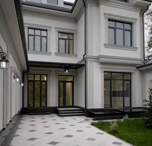 8-комнатный коттедж, 300 м²