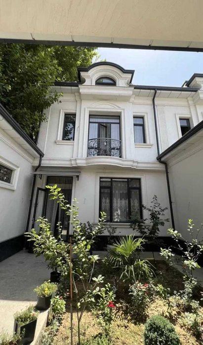8-комнатный коттедж, 270 м²