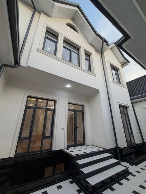 6-комнатный дом, 295 м²