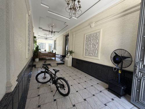 9-комнатный дом, 256 м²