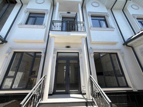 5-комнатный дом, 200 м²