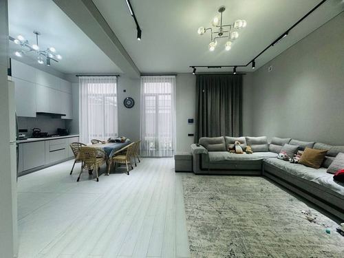 7-комнатный дом, 240 м²