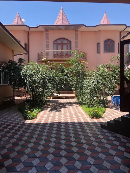 9-комнатный дом, 900 м², Ташкент, Сергелийский район, на продажу