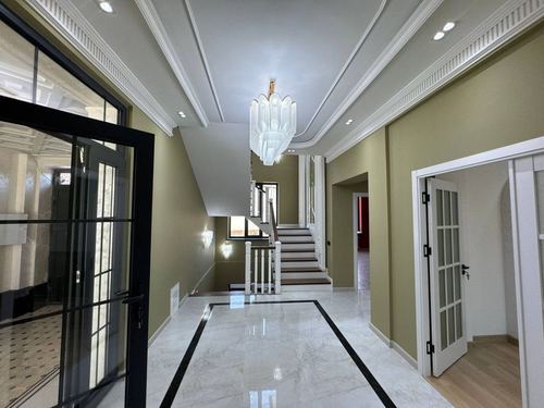 6-комнатный коттедж, 300 м²