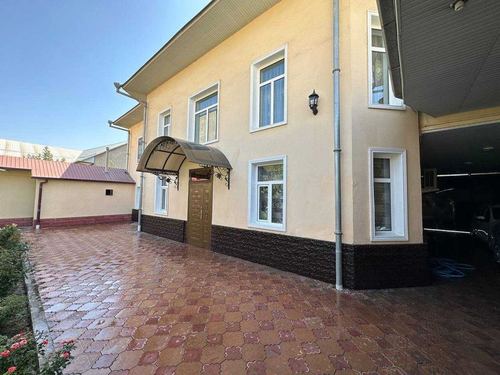 9-комнатный дом, 260 м²