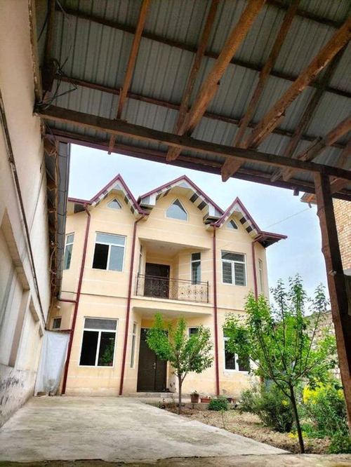 8-комнатный коттедж, 300 м²