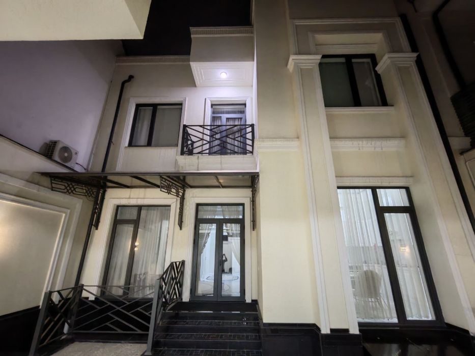 9-комнатный дом, 250 м², Ташкент, Сергелийский район, на продажу