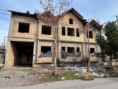 7-комнатный дом, 400 м²