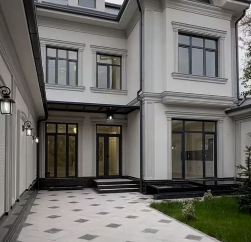 6-комнатный дом, 300 м²