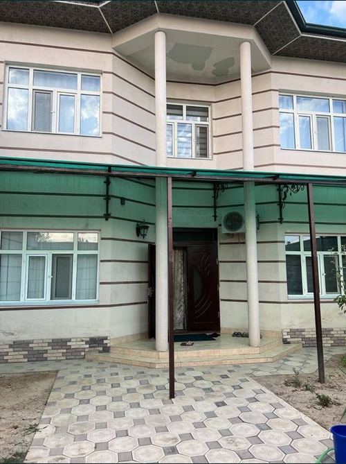 6-room house, 300 m²
