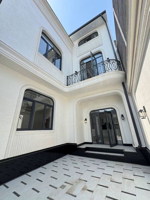 8-xonali uy, 300 m²