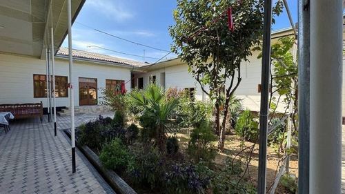 8-xonali uy, 300 m²