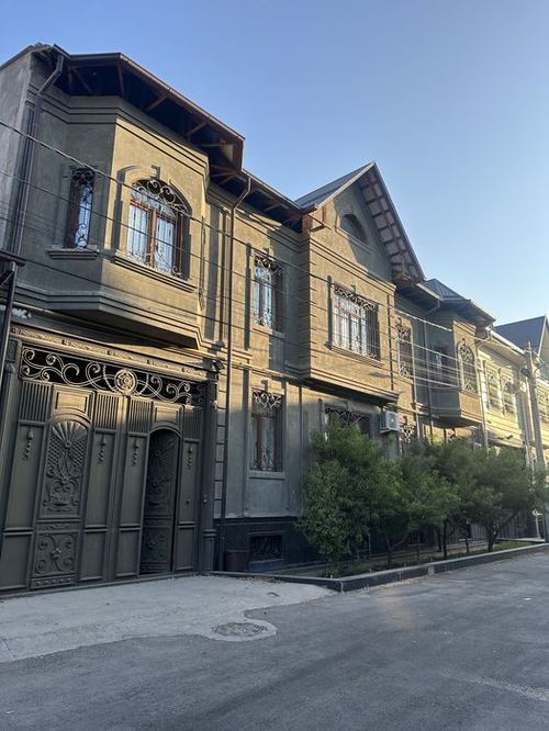 8-room house part, 600 m²